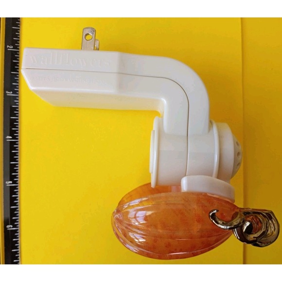 Bath Body Works Wallflower Plug In Pumpkin Night Light Holiday Thanksgiving Fall - Picture 6 of 8